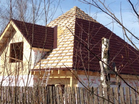 У домика в Павловске делаем крышу.
