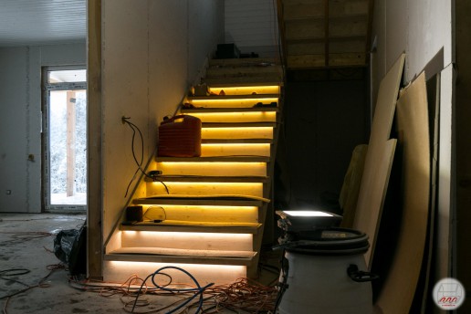 Подсветка лестницы, две ленты под замену