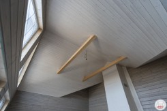 Высокий сводчатый потолок по стропилам (Пеники)