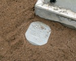 Дождеприемник заботливо закрыт от песка