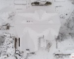 Бестолковый вид сверху, всё в снегу, но форму дома видно