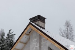 Дымоход по центру крыши