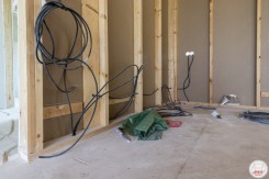 Прокладка электрических кабелей в каркасном доме