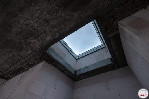 Зенитный фонарь в плоской крыше дома в Лисьем Носу